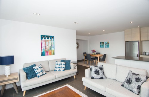 Richmond House | STYLISH AND MODERN HOME with Captivating Views