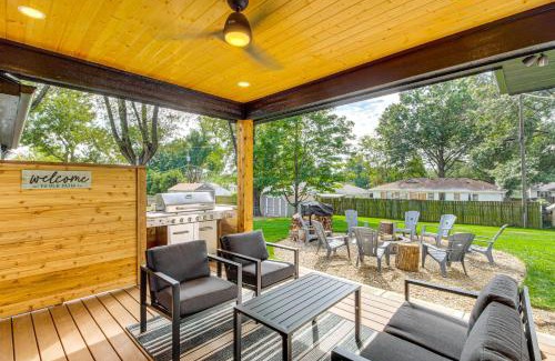 Lenexa House | Stylish and Modern Lenexa Haven with Fire Pit and Deck!