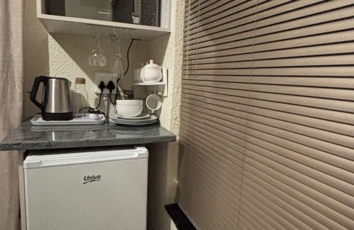 Kempton Park Cabin | Stylish and modern 4 private bedrooms with 4 private bathrooms with WiFi