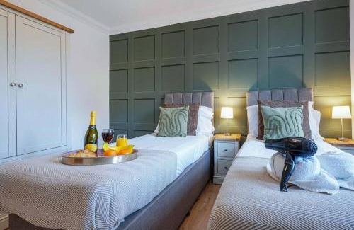 Northampton Apartment | Stylish Apartment - Central Location - Free Parking, Self-Check-In, Fast Wifi and Smart TV by Yoko Property