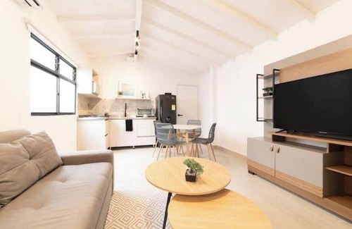 Los Naranjos Apartment | Stylish Apartment Close to Beautiful Park