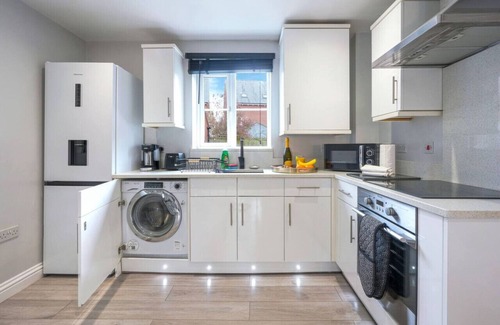 Aylesbury Apartment | Stylish Apartment - Free Parking - Near CityCentre