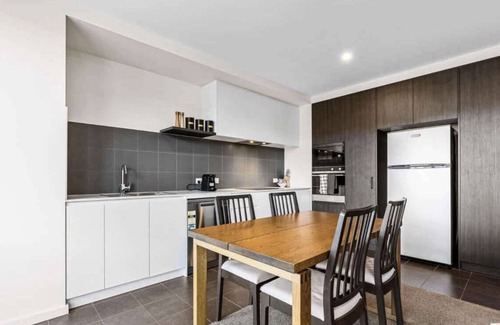 Braddon Apartment | Stylish Apartment in Braddon City Center
