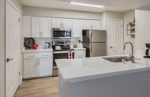 Roseville Apartment | Stylish Apartment In A Great Location!