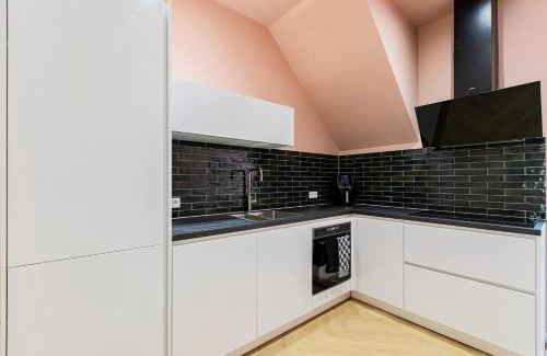 Weesperzijde Apartment | Stylish apartment next to the Amstel river- Unit F