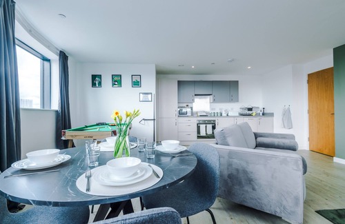Salford Apartment | Stylish Apartment, Sleeps 6, Pool Table, Smart TVs