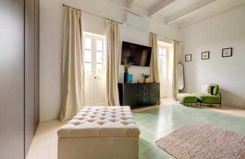 Floriana Apartment | Stylish Apartment steps from the Capital