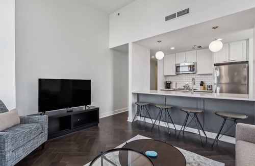 Downtown Pittsburgh Hotel | Stylish Apartment w/Kitchen & Laundry in Iconic Union Station Downtown | 4 Units