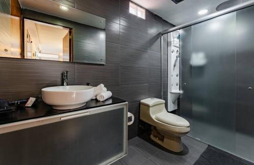 Zona Rosa Apartment | Stylish apartment with private roof top & jacuzzi