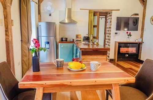 Quito Historic Center Apartment | Stylish Artist’s Haven in Quito – Prime Location