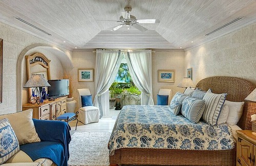 Old Trees Bay Apartment | Stylish Beach Front Apartment