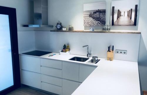 Cubelles House | Stylish Beach House 600m to sea