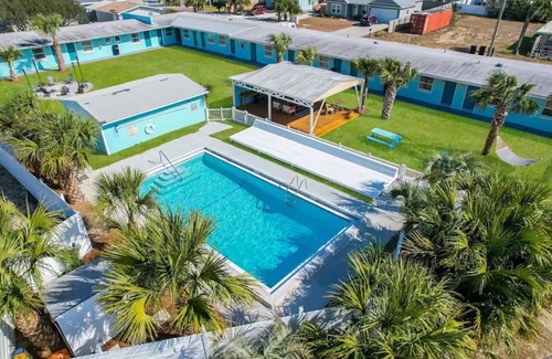 Bahama Beach Apartment | Stylish Beachside Studio | Cozy Retreat!