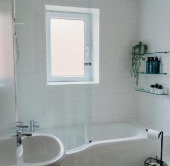 Belfast Central District Apartment | Stylish Belfast City Centre 2 Bedroom Apt Free Parking