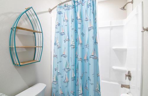 Biloxi House | Stylish, BRAND NEW 3 Bed Cottage, Beach Front, DOG FRIENDLY!