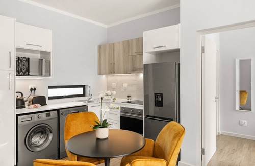 Greater Johannesburg Metropolitan Area Apartment | Stylish | Brand New | 2 Bed | Rosebank