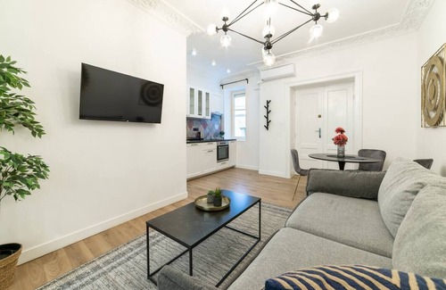 Savamala Apartment | Stylish bright apt. 8 min from Knez M.+Parking/12e