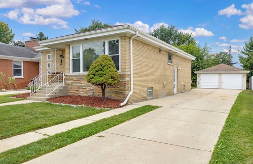 Westchester House | Stylish Buckingham Getaway/Game Room, Fire Pit & Outdoor Lounge