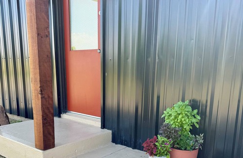 Lawton Cabin | Stylish cabin near Medicine Park