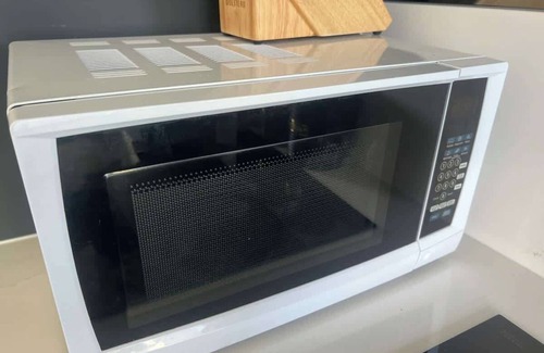 Reid Apartment | Stylish Canberra CBD Corner Apartment