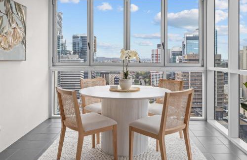 Brisbane Central Business District Apartment | Stylish CBD Retreat w Resort Amenities Housemark Escapes