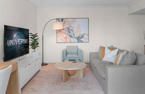 Brisbane Central Business District Apartment | Stylish CBD Retreat w Resort Amenities Housemark Escapes