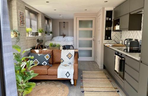 Fort William City Centre Apartment | Stylish, central studio with kitchen & large deck
