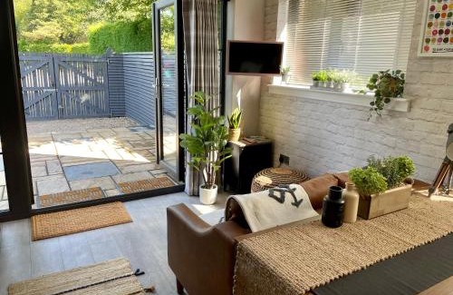 Fort William City Centre Apartment | Stylish, central studio with kitchen & large deck