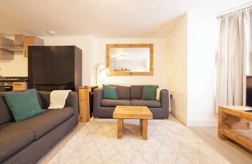 Ferndale Apartment | Stylish Clapham Apartment - Pass the Keys
