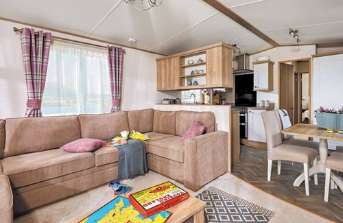 Holywell House | Stylish Comfort 2 (Pet)