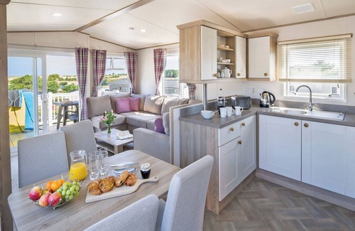 Holywell House | Stylish Comfort 2 (Pet)