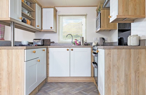 Holywell House | Stylish Comfort 2 (Pet)