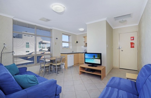 Glenelg North Apartment | Stylish Comfortable 2 bdrm Glenelg North