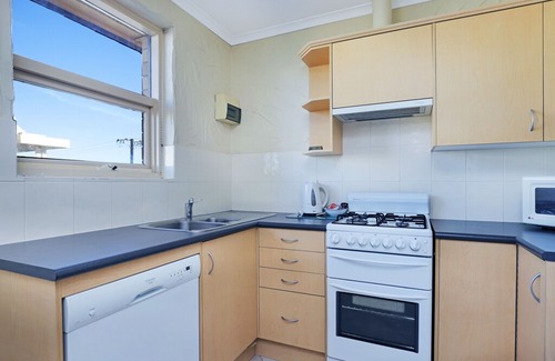 Glenelg North Apartment | Stylish Comfortable 2 bdrm Glenelg North