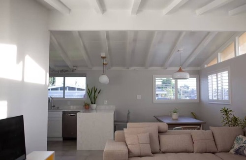 Southwest Anaheim House | Stylish Comfy 4-Bedroom House in Anaheim - Close to Disney!