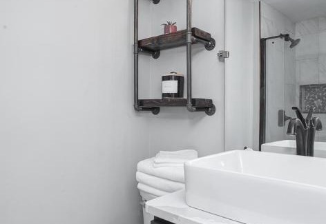 Charlotte Center City Apartment | Stylish Condo - Center City - Nightlife - Parking