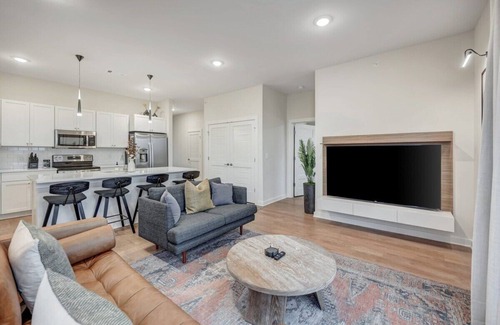 Talbot's Corner Condo | Stylish Condo with Pool, Gym, Balcony, Close to DT