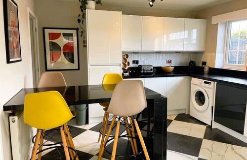 Cheltenham House | Stylish, Cosy & Peaceful Cheltenham Home