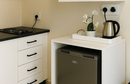 Greater Johannesburg Metropolitan Area Apartment | Stylish & Cosy Studio Apartment in Randburg