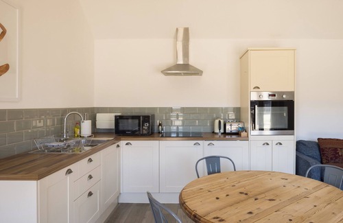 Croydon Cottage | Stylish cottage, courtyard views, countryside location, 20 mins to Cambridge