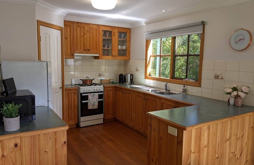 Buninyong Cottage | Stylish cottage in central Buninyong