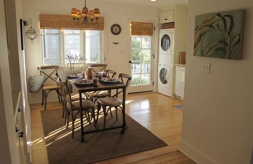 Carpinteria Cottage | Stylish Cottage Retreat by the Sea 2 in Charming Carpinteria