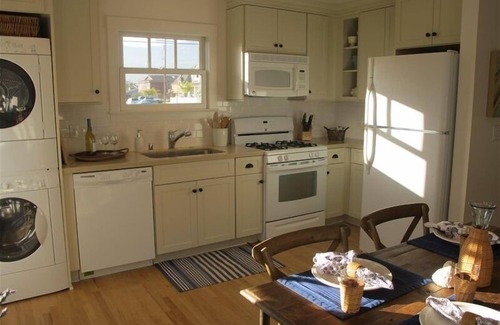 Carpinteria Cottage | Stylish Cottage Retreat by the Sea 2 in Charming Carpinteria
