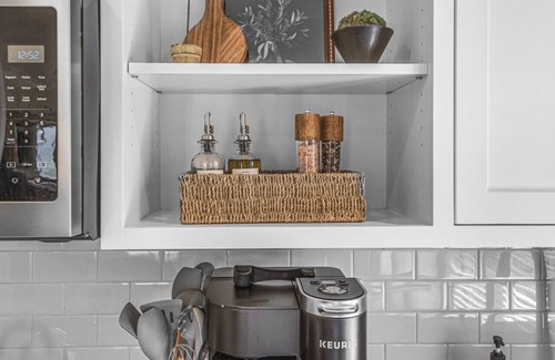 Napa Condo | Stylish Cottage w/Kitchen + Pool Access