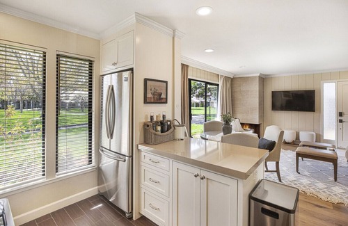 Napa Condo | Stylish Cottage w/Kitchen + Pool Access