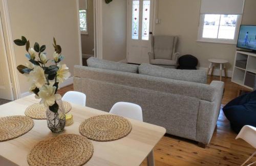 Orange House | Stylish country cottage in central Orange