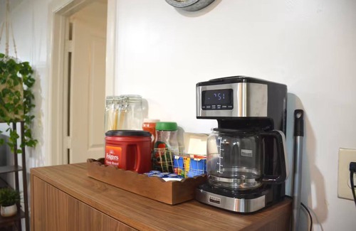 Braeswood Place Apartment | Stylish Cozy 1BR Near NRG Stadium + Fast WiFi & Free Parking