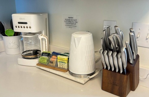 Ocean Springs House | Stylish & Cozy Cottage, 1 mile to downtown Ocean Springs! Golf Cart District