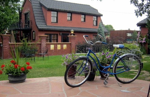 Cody Hotel | Stylish & Cozy Stay Near Museums, Dining & Yellowstone Adventures