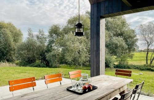 Grunow House | Stylish Design Retreat Near The Lake
